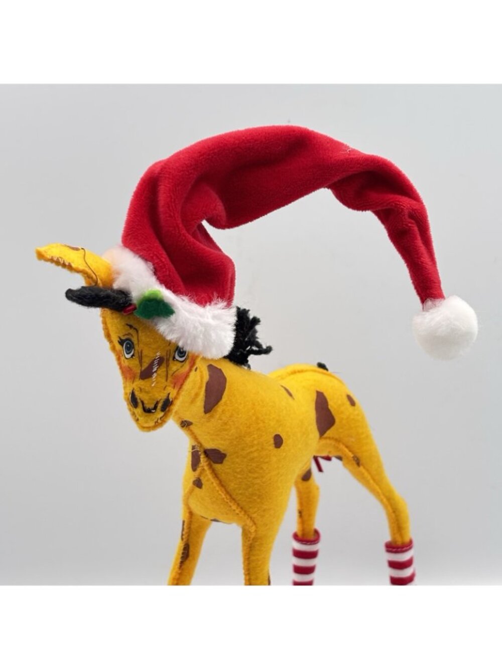 2010 Annalee Christmas Giraffe Santa Hat Peppermint Stripe Stockings Socks 12” - Picture 4 of 15